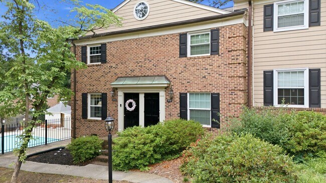 Building Photo - 3733 Yorktown Pl