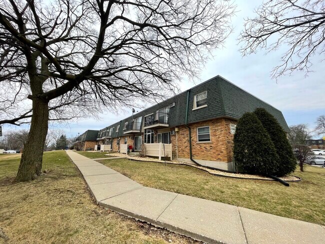 Building Photo - 9982 S 84th Terrace