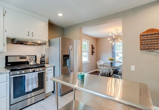 Building Photo - Great 4-Bed 2-Bath Home in Blaine - Available 7/1!