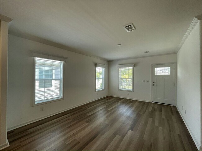 Foto del edificio - 13123 Lime Ave