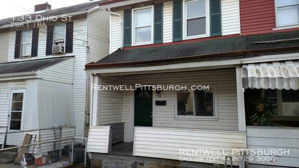 Primary Photo - 2 bedroom row single in Mckeesrocks