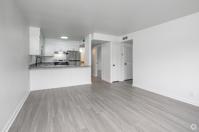 2HAB, 1BA - 750 ft² - Sala de estar - Elmington Park Flats