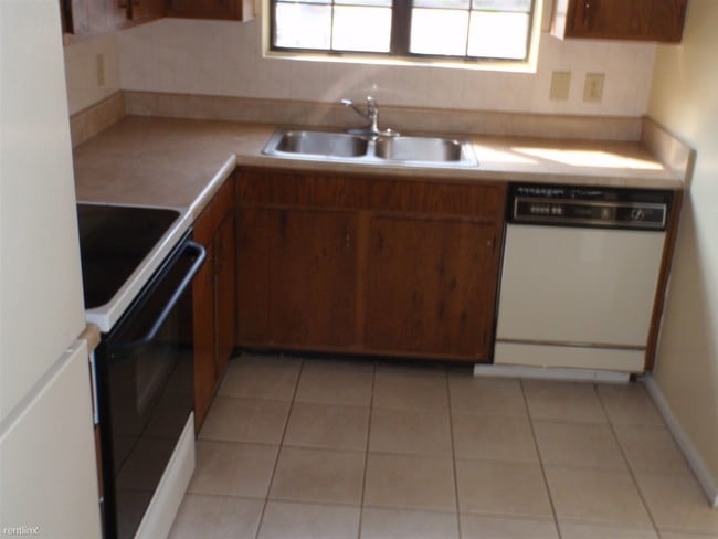 Building Photo - 2490 Hidden Cove Ct
