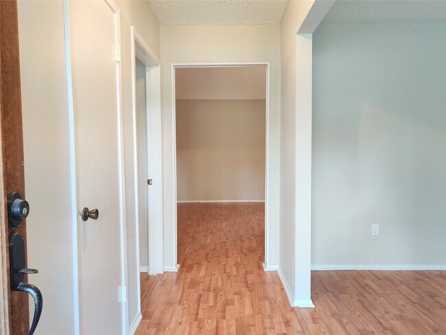 Foto del edificio - 1914 Seakale Ln