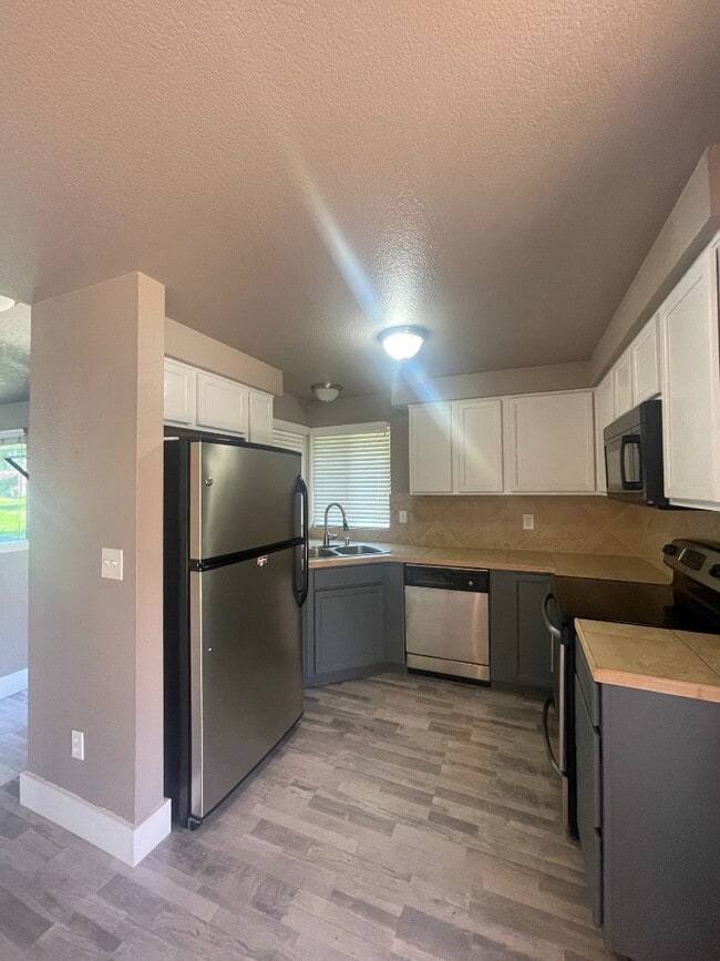 Building Photo - Cute 3 bedroom, 1 bath home located in The Meadows!