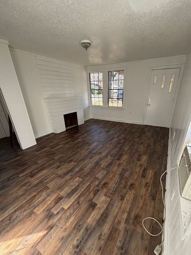 Foto del edificio - 2946 Midway Ave