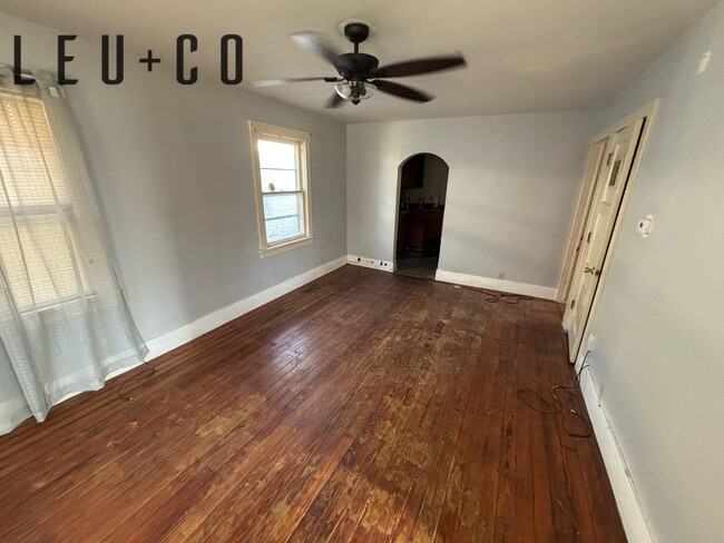 Building Photo - 304 E 8th Ave