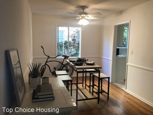 Building Photo - 425 San Vicente Blvd