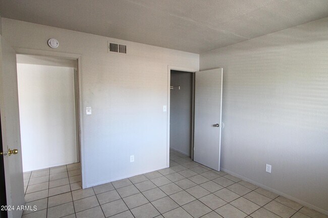 Foto del edificio - 2621 E Greenway Rd