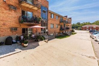 Building Photo - 4126 W 8th St