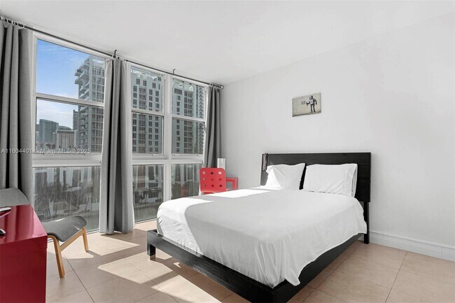 Foto del edificio - 500 NE 29th St
