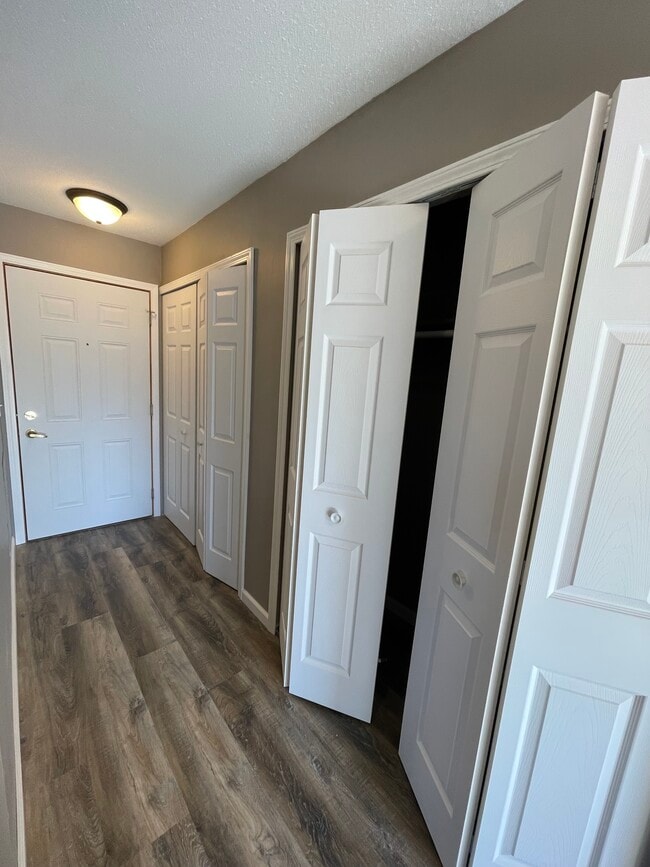 1x1 Entrance Closets - Centennial & Heritage Apartments