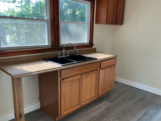 Foto del edificio - 4 Bedroom Single Family Home
