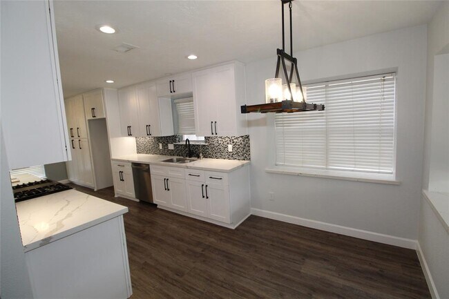 Building Photo - 3511 Almondwood Dr