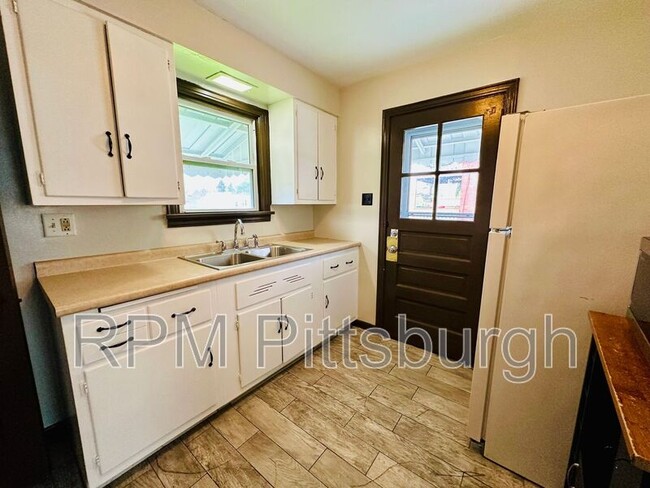 Building Photo - 933 Josephine St