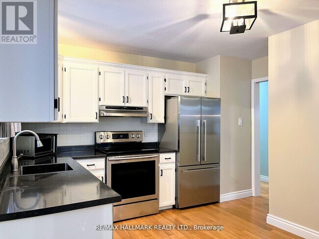 Building Photo - 587 Spillsbury Dr