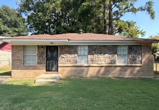 Building Photo - 3680 Moccasin Cove