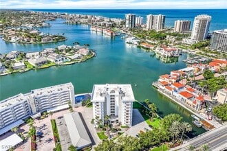 Building Photo - 250 Park Shore Dr
