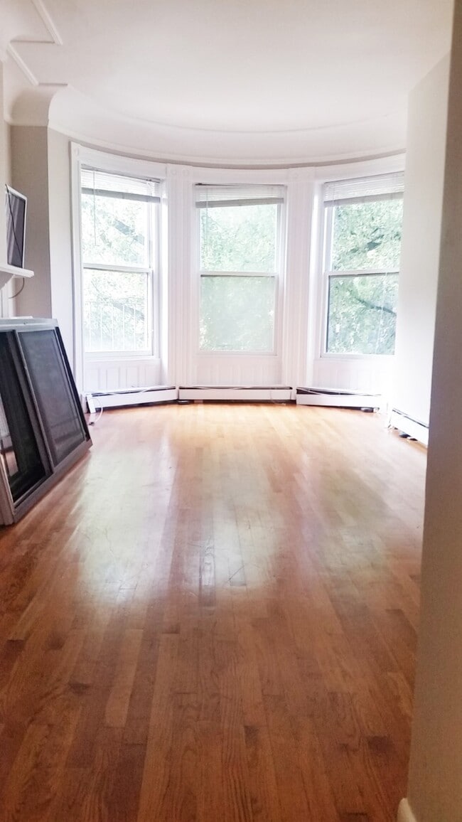 Building Photo - 511 Beacon St