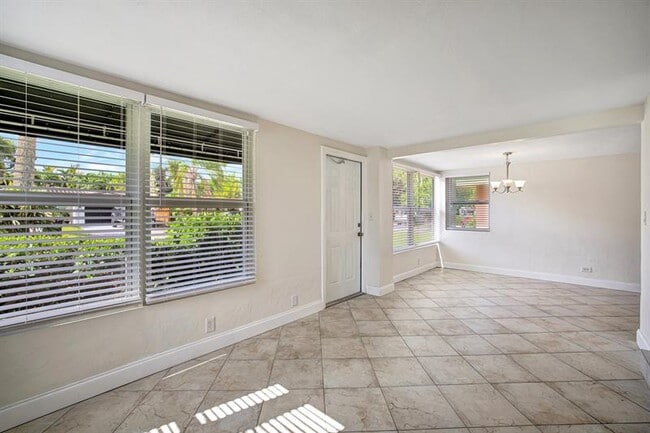 Foto del edificio - 933 SW 19th St