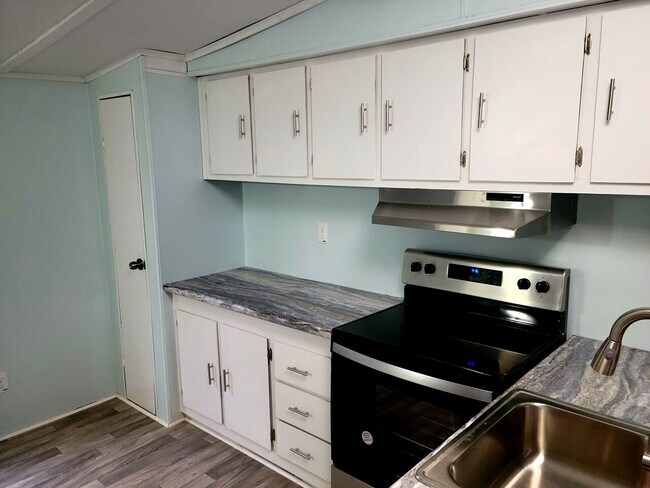 Building Photo - 29 Waterview (lake house)