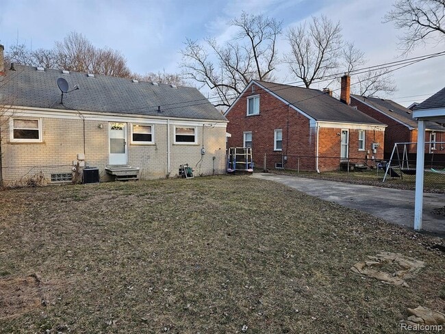 Building Photo - 1501 Silvery Ln