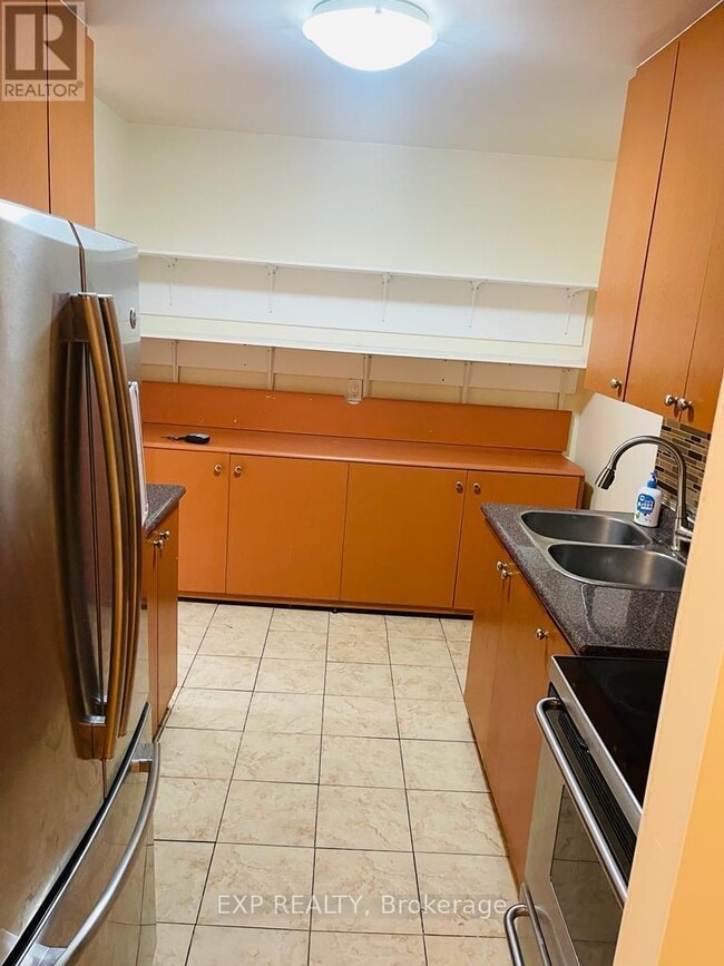 Building Photo - 3025 The Credit Woodlands