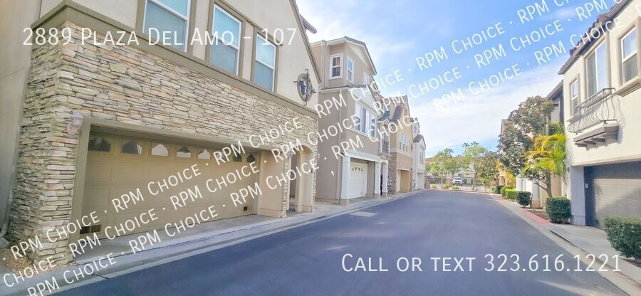 Foto principal - Large Single Family in Gated Community