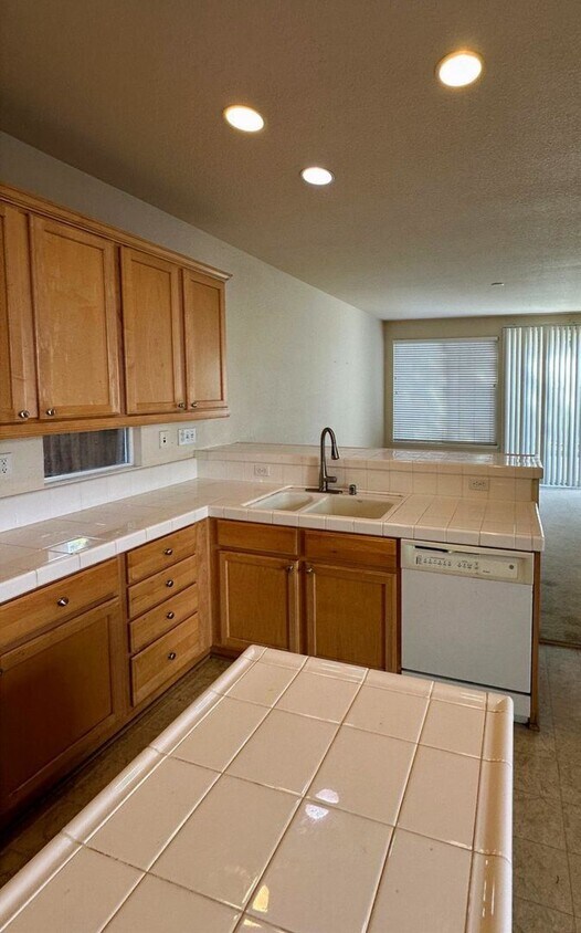 Foto del edificio - COMING SOON! Charming 4-bedroom, 2.5-bathr...