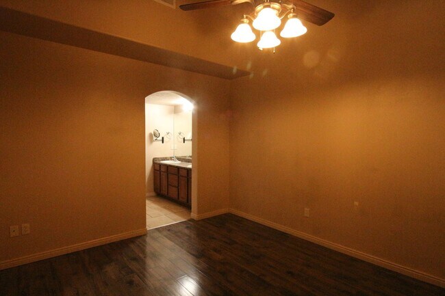 Foto del edificio - KNOLLWOOD TOWNHOME 3 Bed 2.5 Bath!