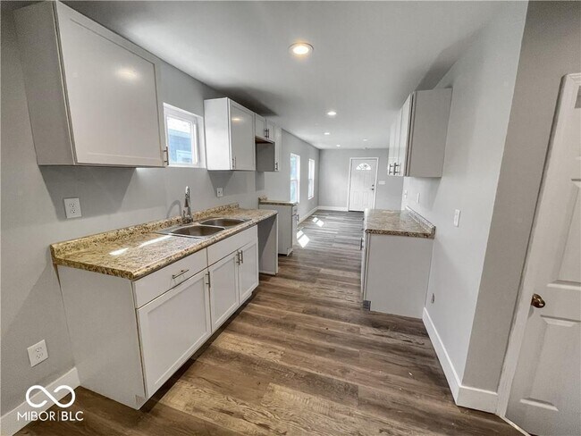 Foto del edificio - 4630 Farrington Ave