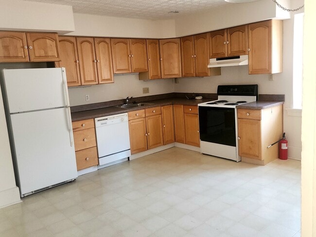 Kitchen - 15 W Oakland Ave