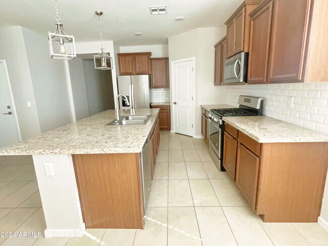 Foto del edificio - 4059 W Coneflower Ln