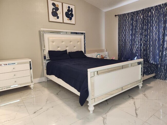 Foto del edificio - 17312 Silver Creek Ct