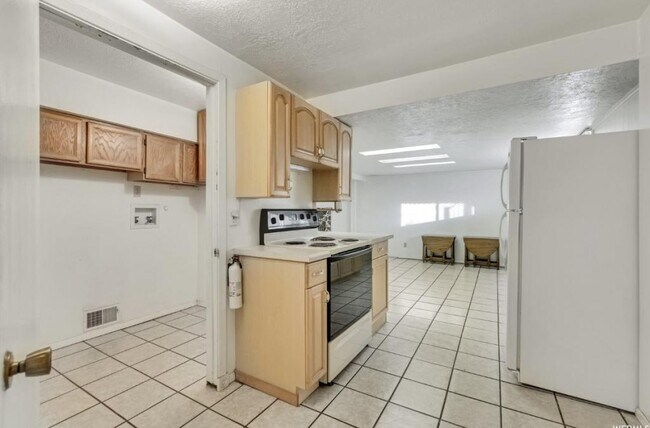 Building Photo - 2143 5500 S St