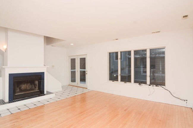 Building Photo - 849 W Fletcher St