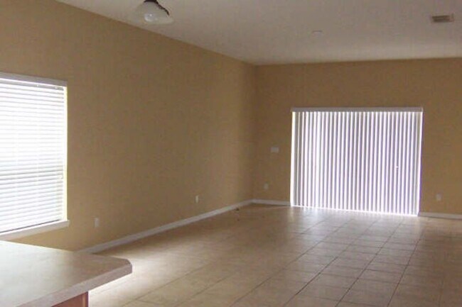 Foto del edificio - Spacious 4/2 in a Great Community!