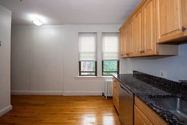 Foto del edificio - 70 Strathmore Rd