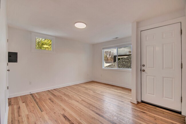 Building Photo - 827 South 700 East, Unit 2