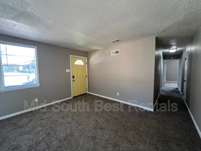 Building Photo - 361 W Essex Ave