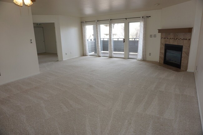 Building Photo - Lovely Mountain Condo!!