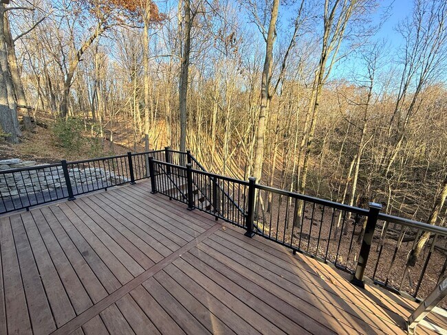 Foto del edificio - 3 Bed 2.5 Bath Home for Rent, 3.25 Wooded Acres, Oconomowoc Area Schools