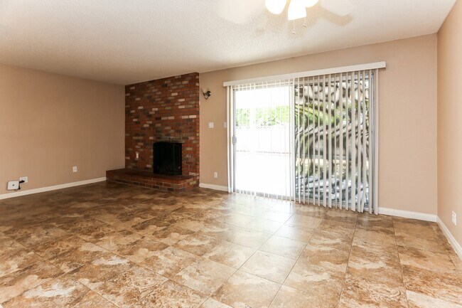 Building Photo - 413 Pinecliff Dr