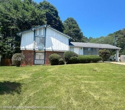 Building Photo - 3020 Woodfield Dr