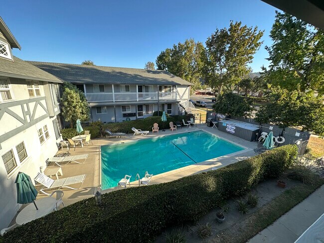 Pool & Deck - 1841 Riverside Dr