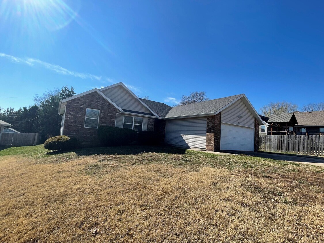 4934 E Farm Rd 136, Springfield, MO 65809 House Rental in Springfield