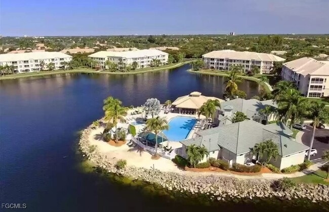 Foto del edificio - 17020 Willowcrest Way