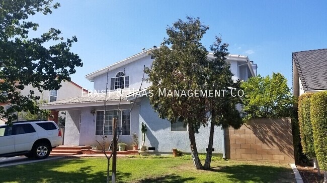 Photo - 4723 Blackthorne Ave House