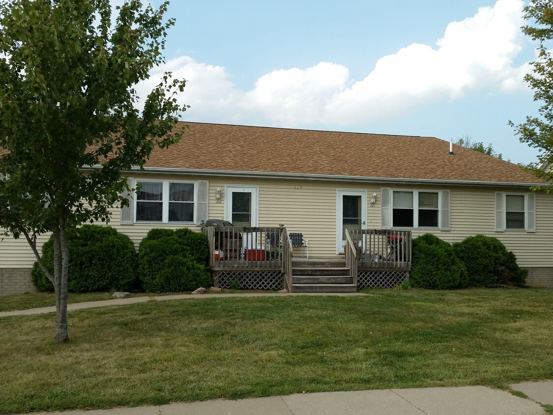 3015 Harmony Ln, Muscatine, IA 52761 Condo for Rent in Muscatine, IA