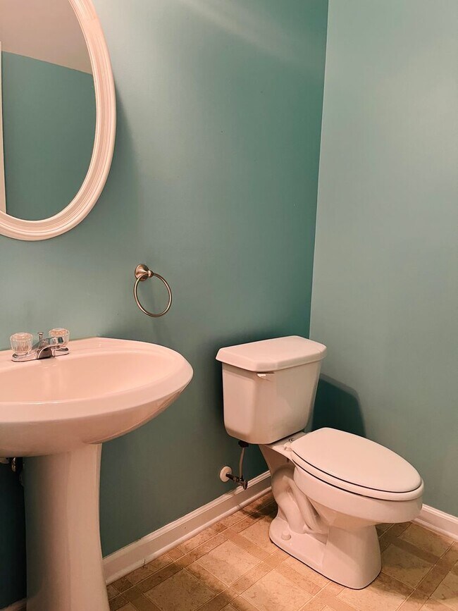 Foto del edificio - HOA community, swim/tennis, 2 bed, 2bath, ...